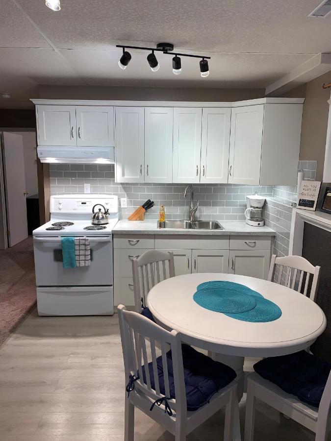 Newly Renovated Basement Suite! Lethbridge Bagian luar foto